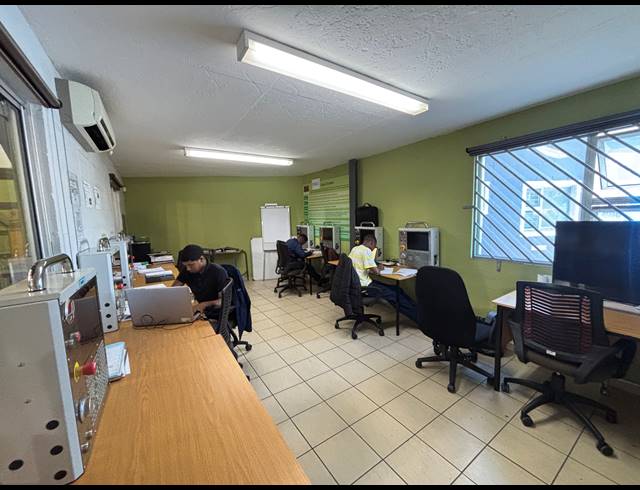 888M² WAREHOUSE TO LET IN BEACONVALE